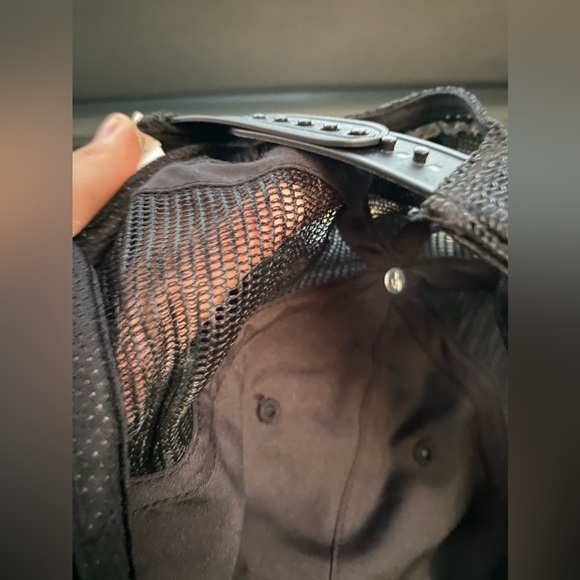 Black Carhartt Hat - Picture 5 of 8